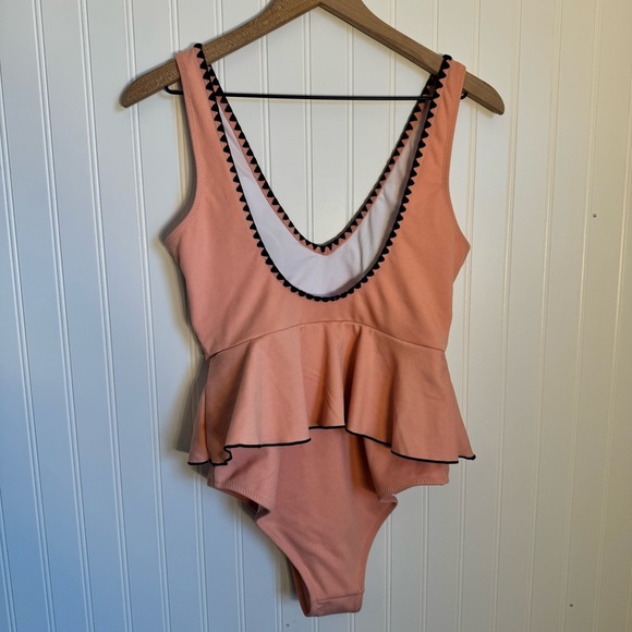 NWT Cupshe Coral Ruffled One Piece Swimsuit Size Medium - Picture 4 of 12